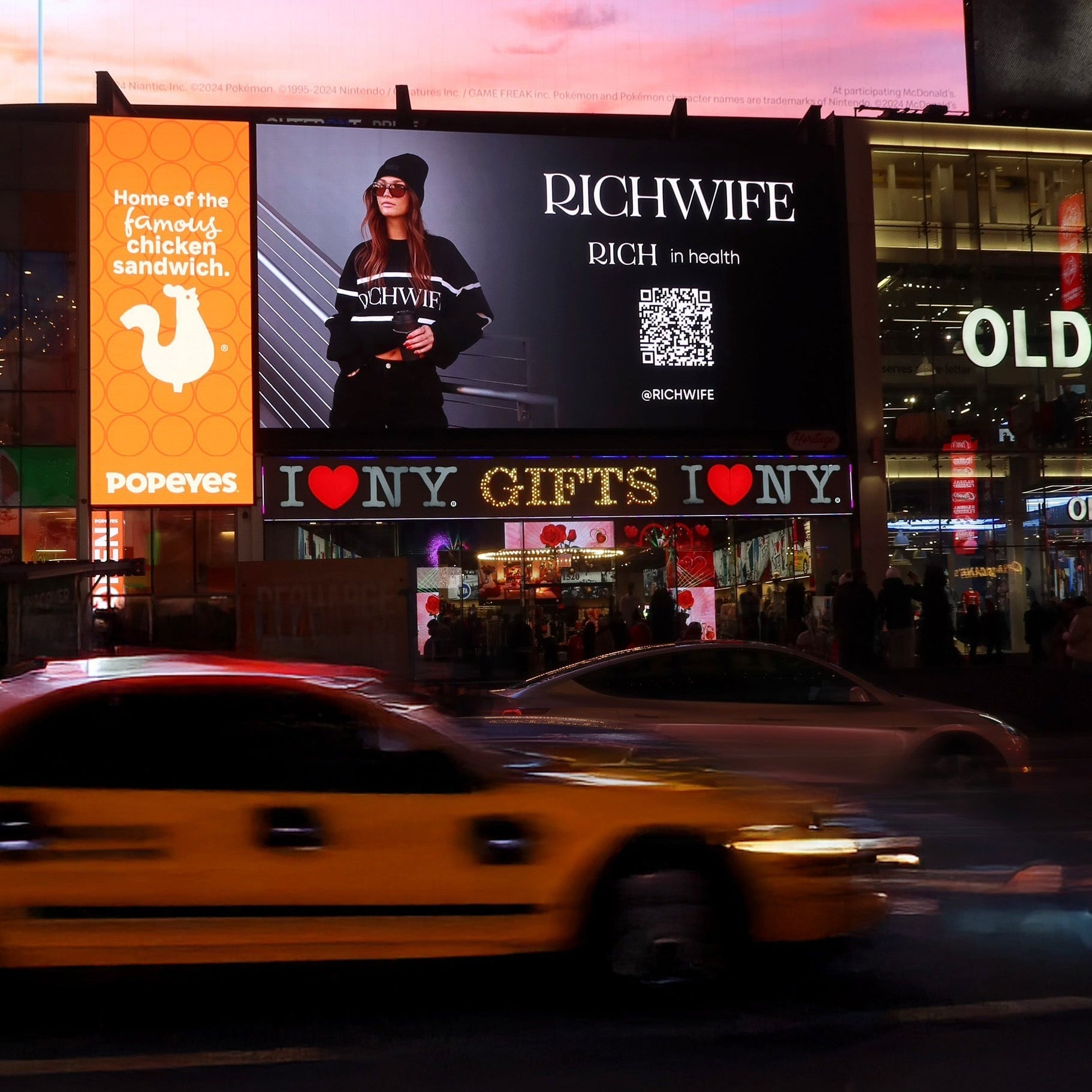 Richwife in Times Square
